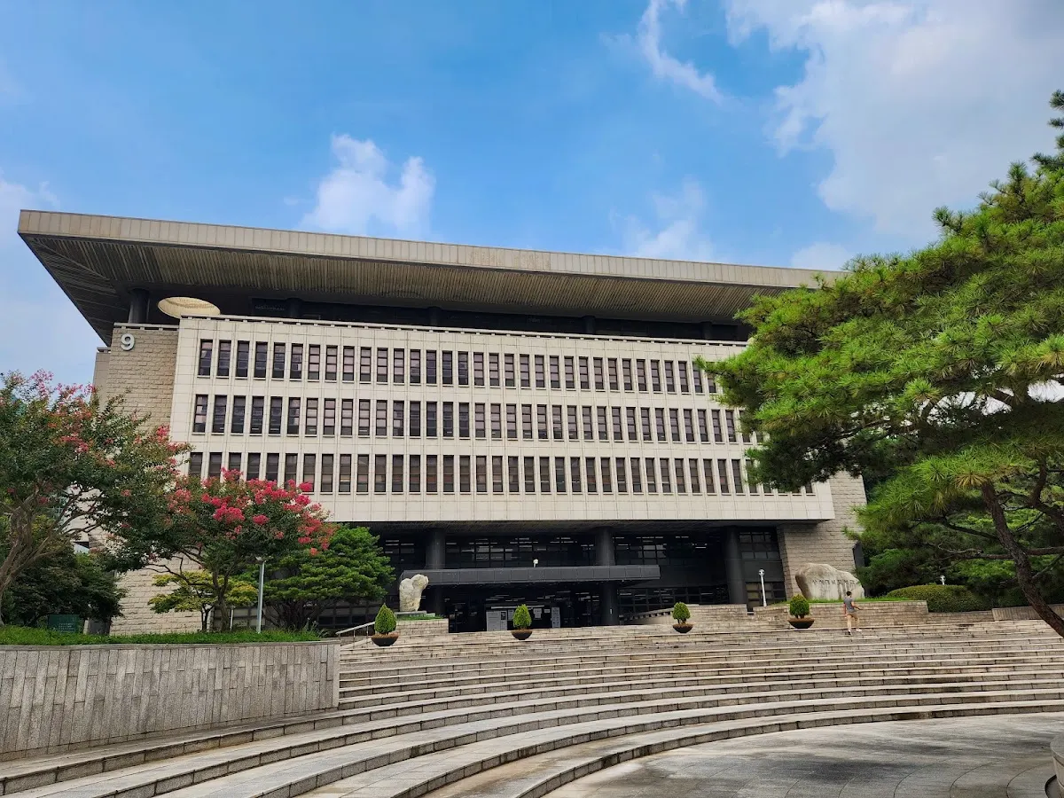 건국대학교 상허기념도서관(コングクテハッキョ サンホ キニョム トソグァン)