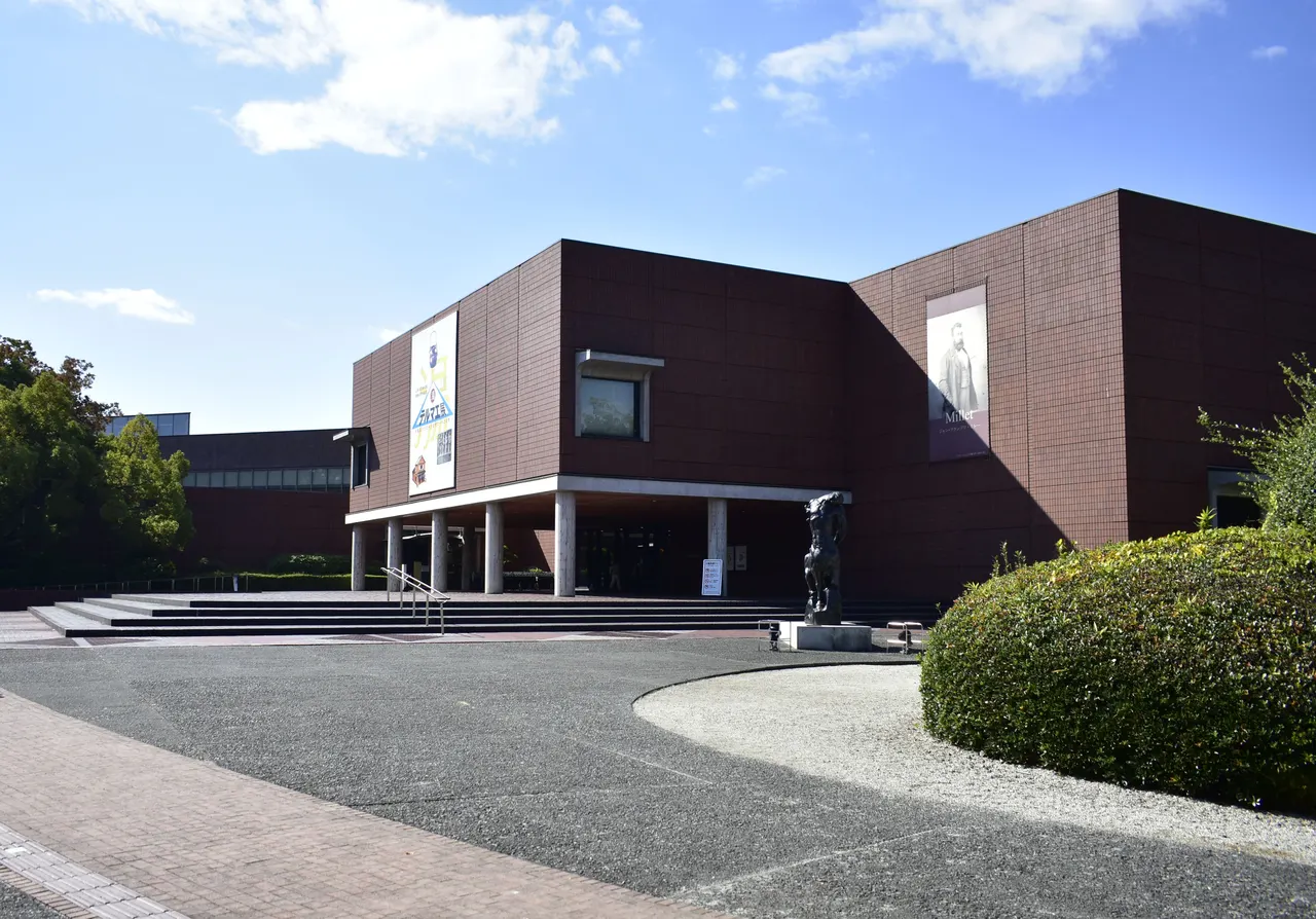 山梨県立美術館