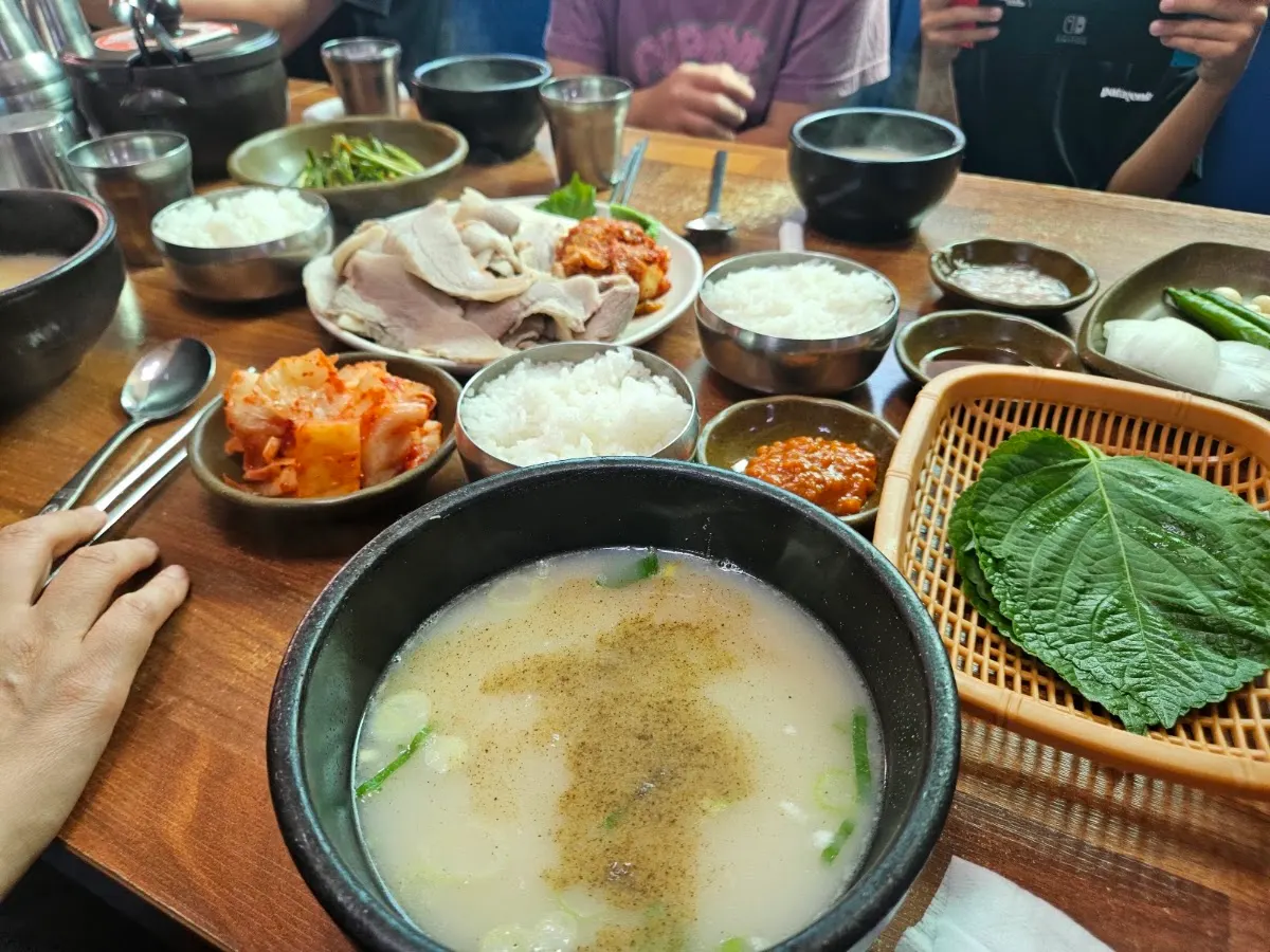 영진돼지국밥(ヨンジンテジクッパ)