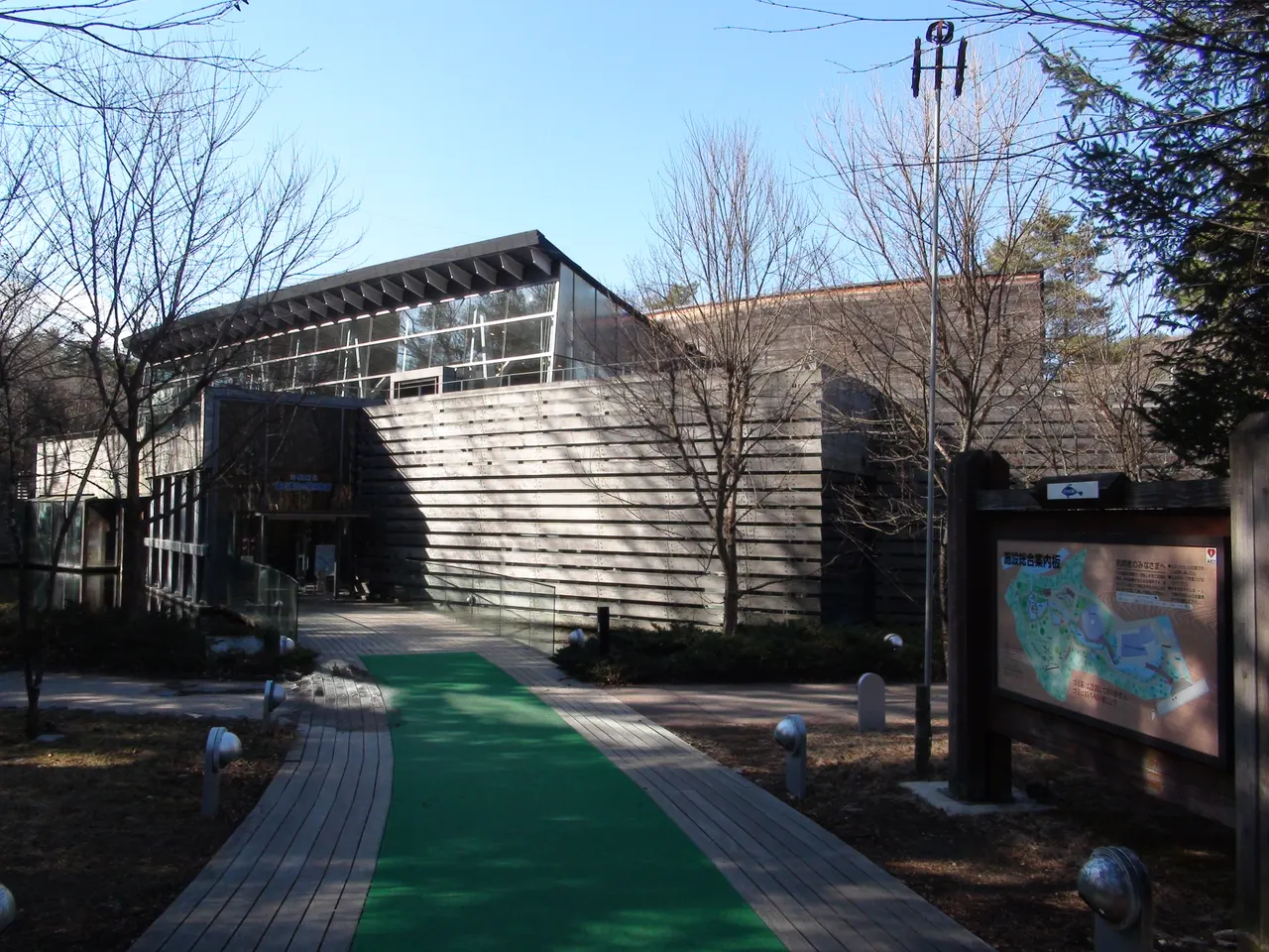 山梨県立富士湧水の里水族館
