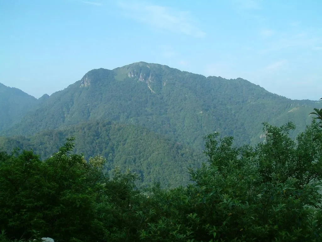 岩黒山