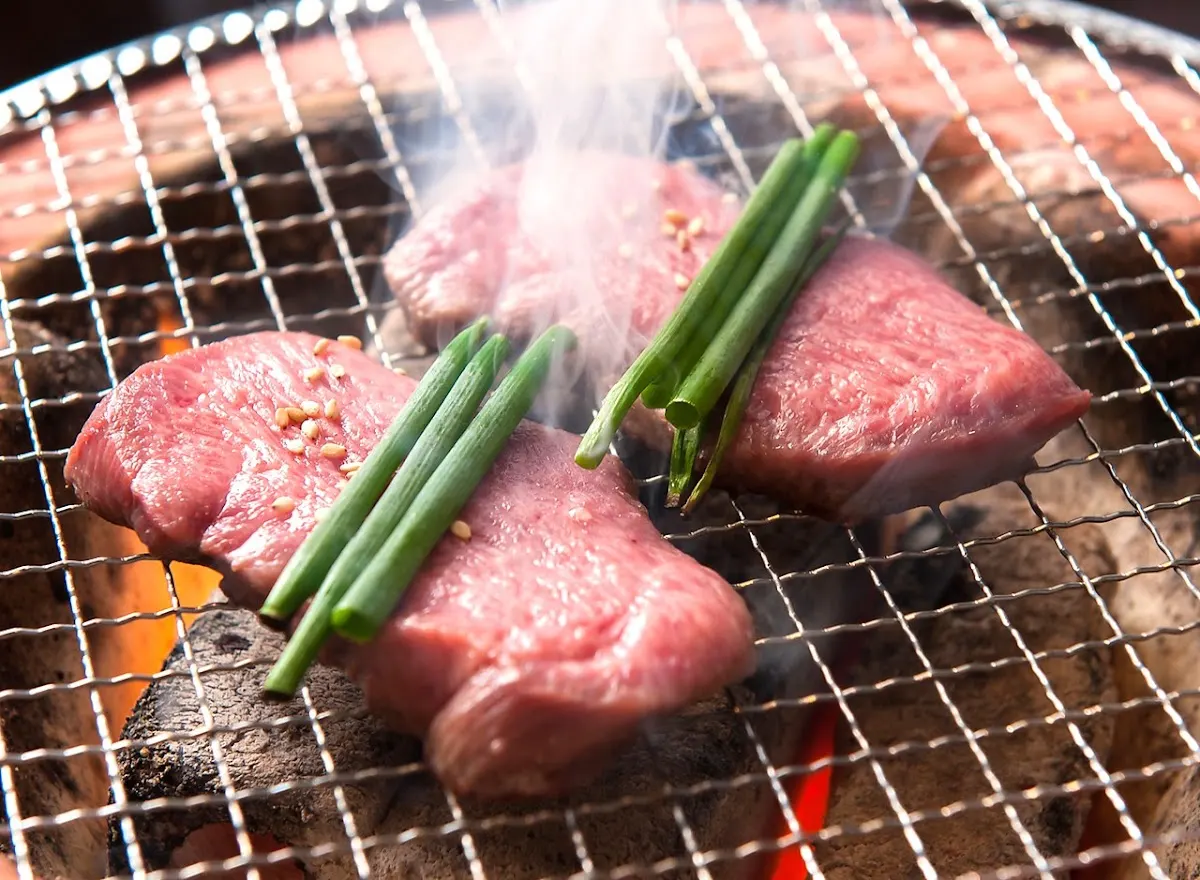 炭火焼肉肉刺しにく式 南郷18丁目店