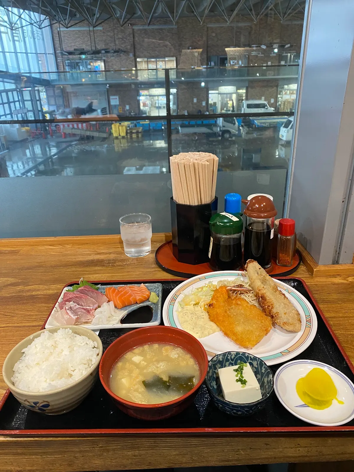 市場食堂 よし