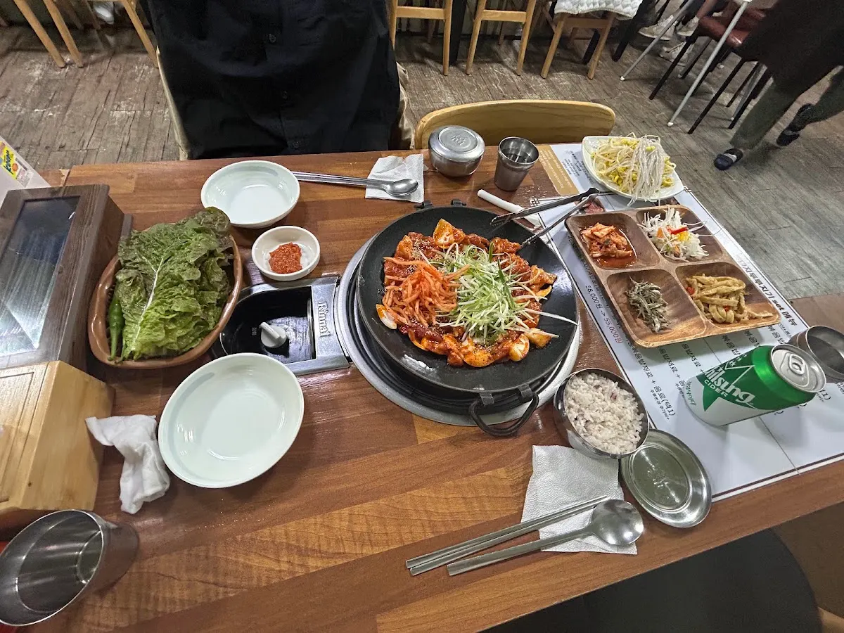 성산흑돼지두루치기 성산일출봉점（ソンサンフクテジトゥルチギ ソンサンイルチュルボンジョム）