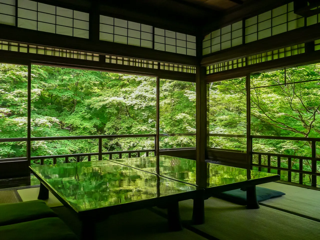 京都・息をのむ美しさ！床もみじの絶景モデルコース1泊2日