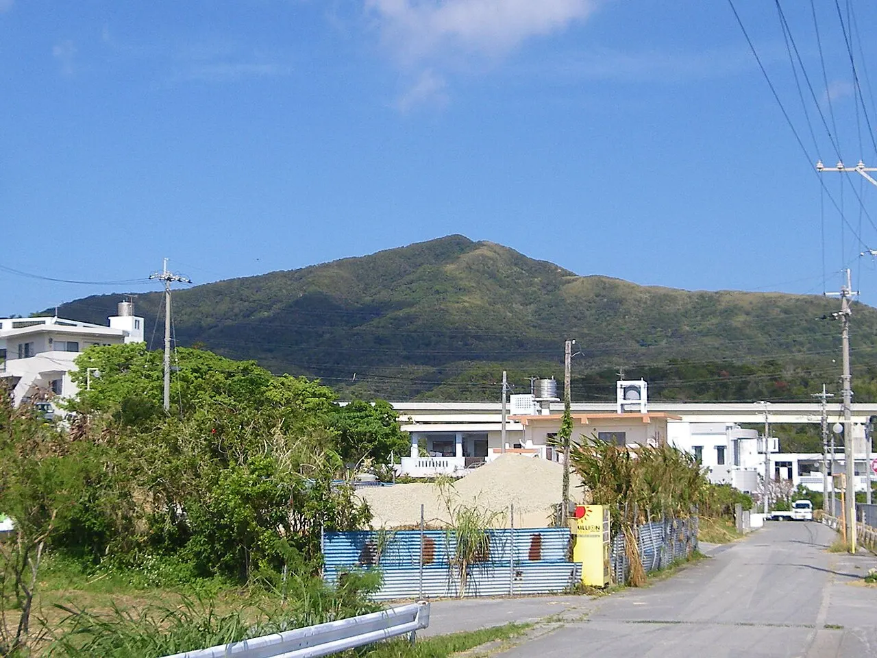 恩納岳