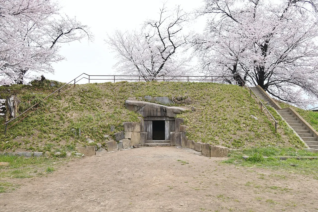 蛇穴山古墳