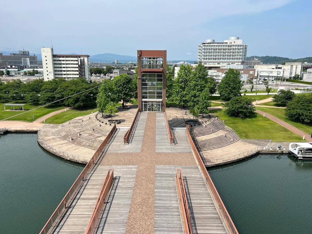 富山県富岩運河環水公園