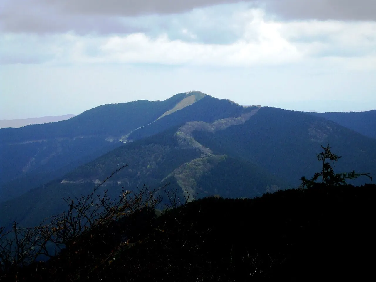 四寸岩山