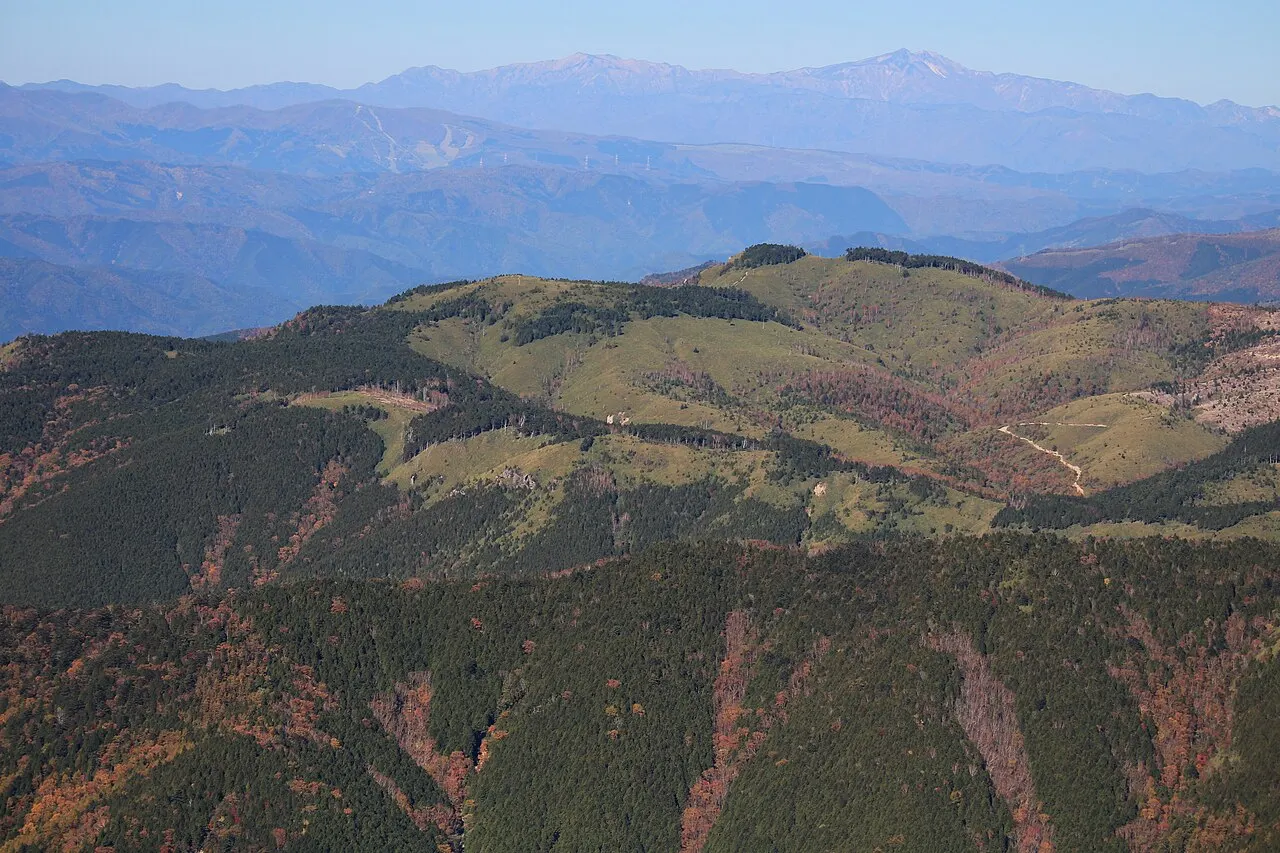 白草山
