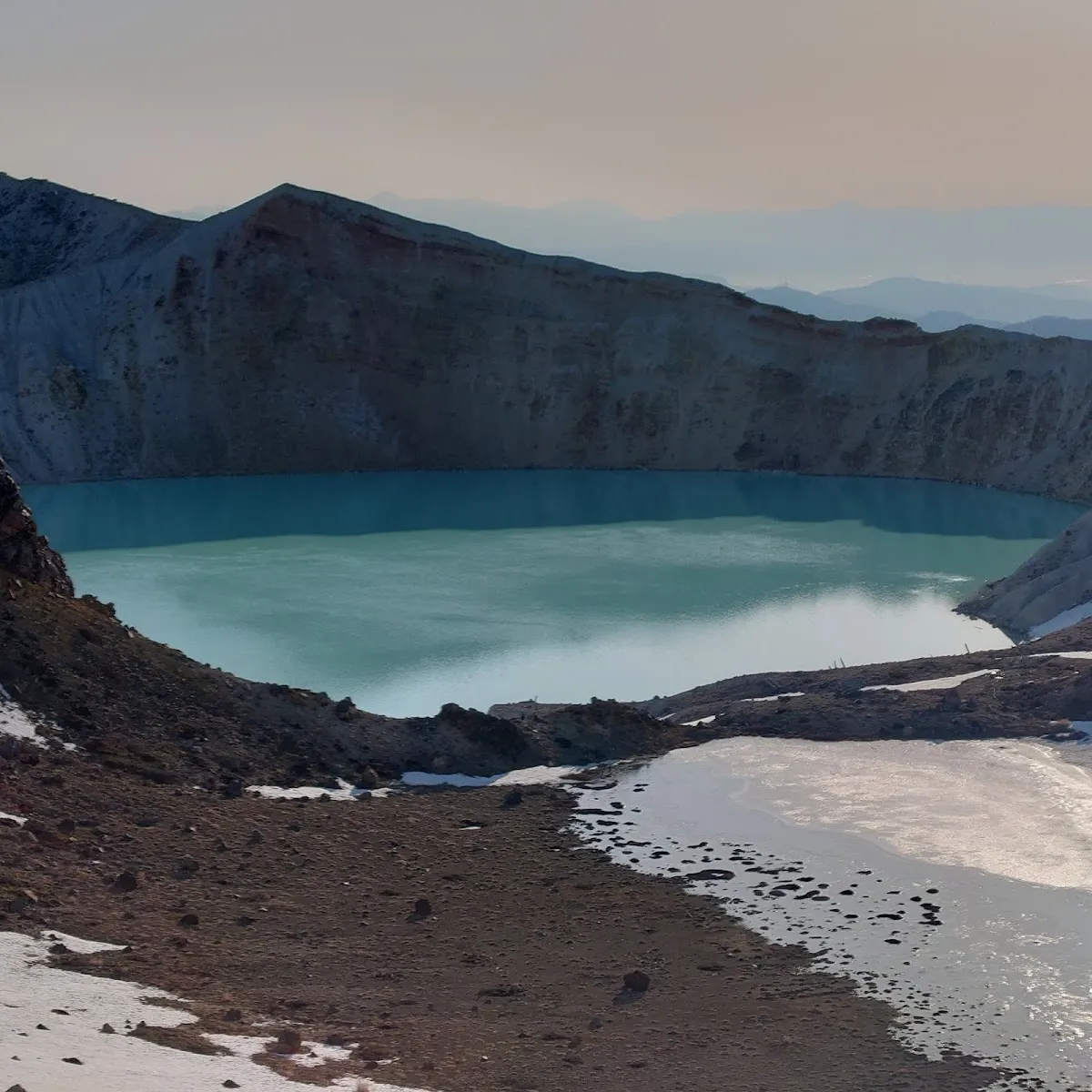 白根山 湯釜