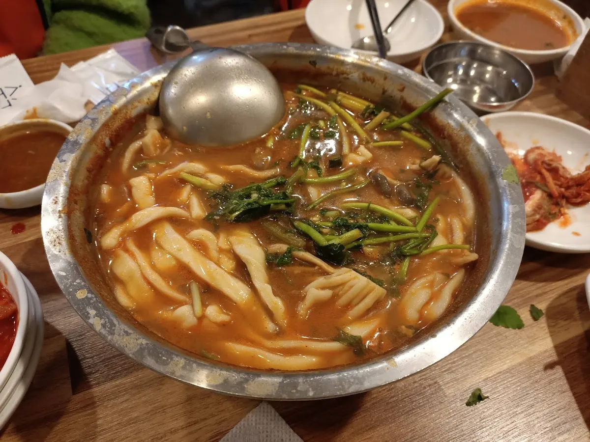 가양칼국수버섯매운탕(カヤン カルグクス ポソッ メウンタン)