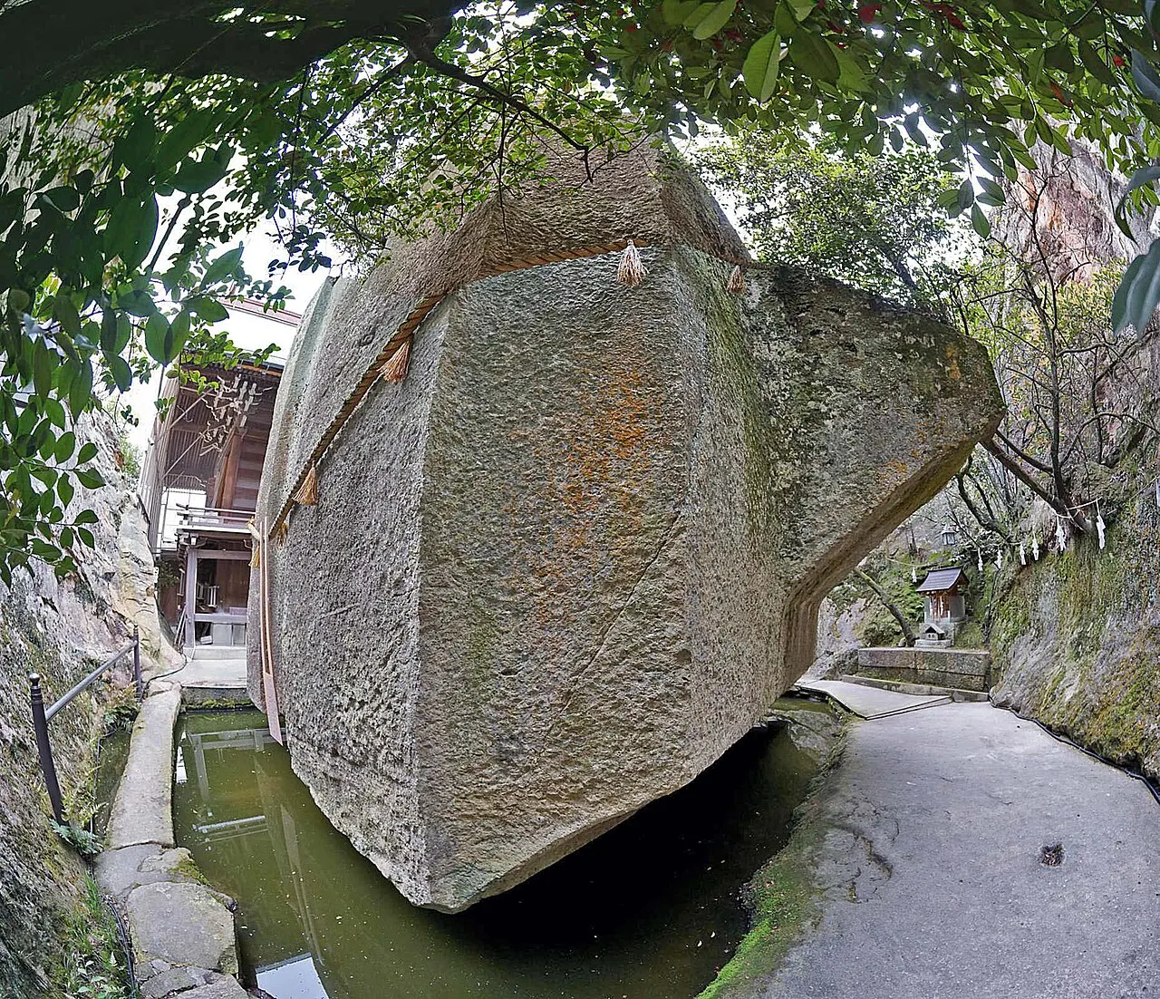 石の宝殿