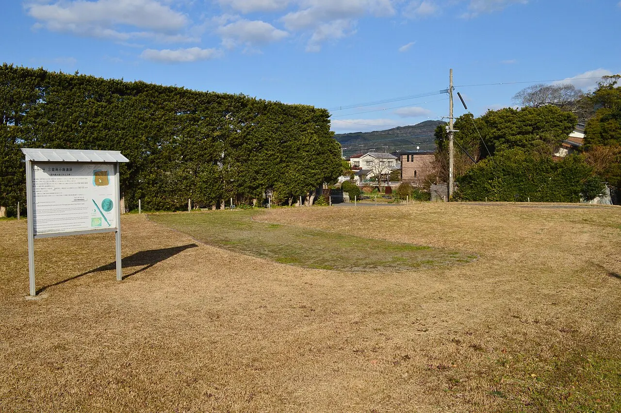 三雲南小路遺跡