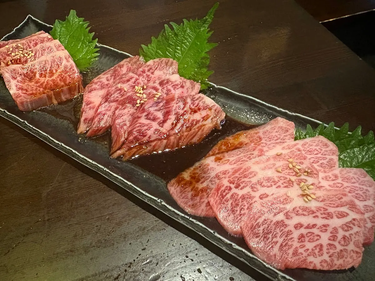 炭火焼肉肉刺しにく式 南郷18丁目店
