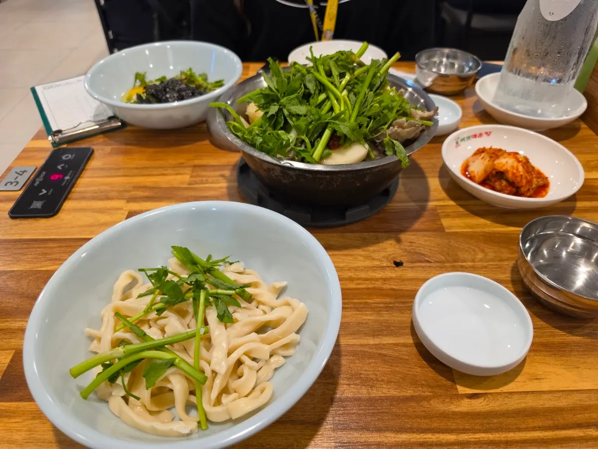 가양칼국수버섯매운탕(カヤン カルグクス ポソッ メウンタン)