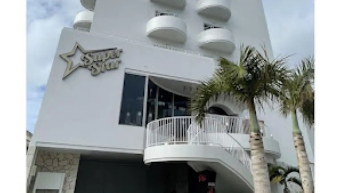 三線LIVEと島体験の店 SUPER STAR