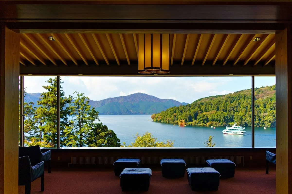 箱根・芦ノ湖成川美術館