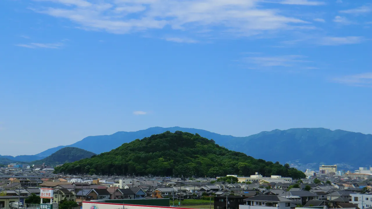 耳成山