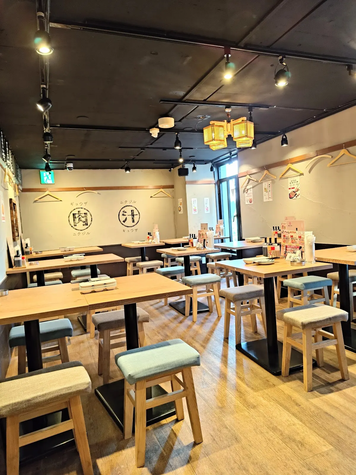 餃子酒場 肉汁とっつぁん 新宿店