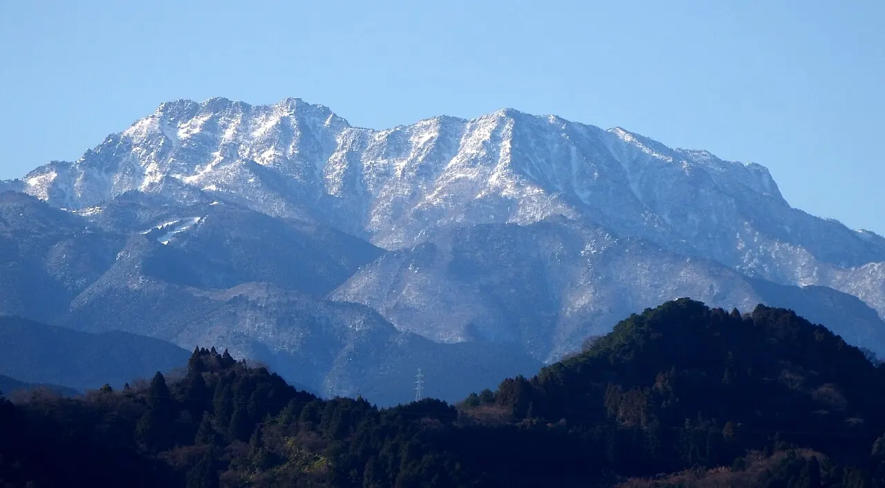 愛媛の絶景・自然を巡る2泊3日モデルコース：石鎚山から白猪の滝まで