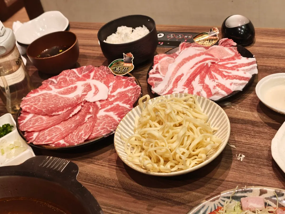 我那覇豚肉店 カフーナ旭橋店