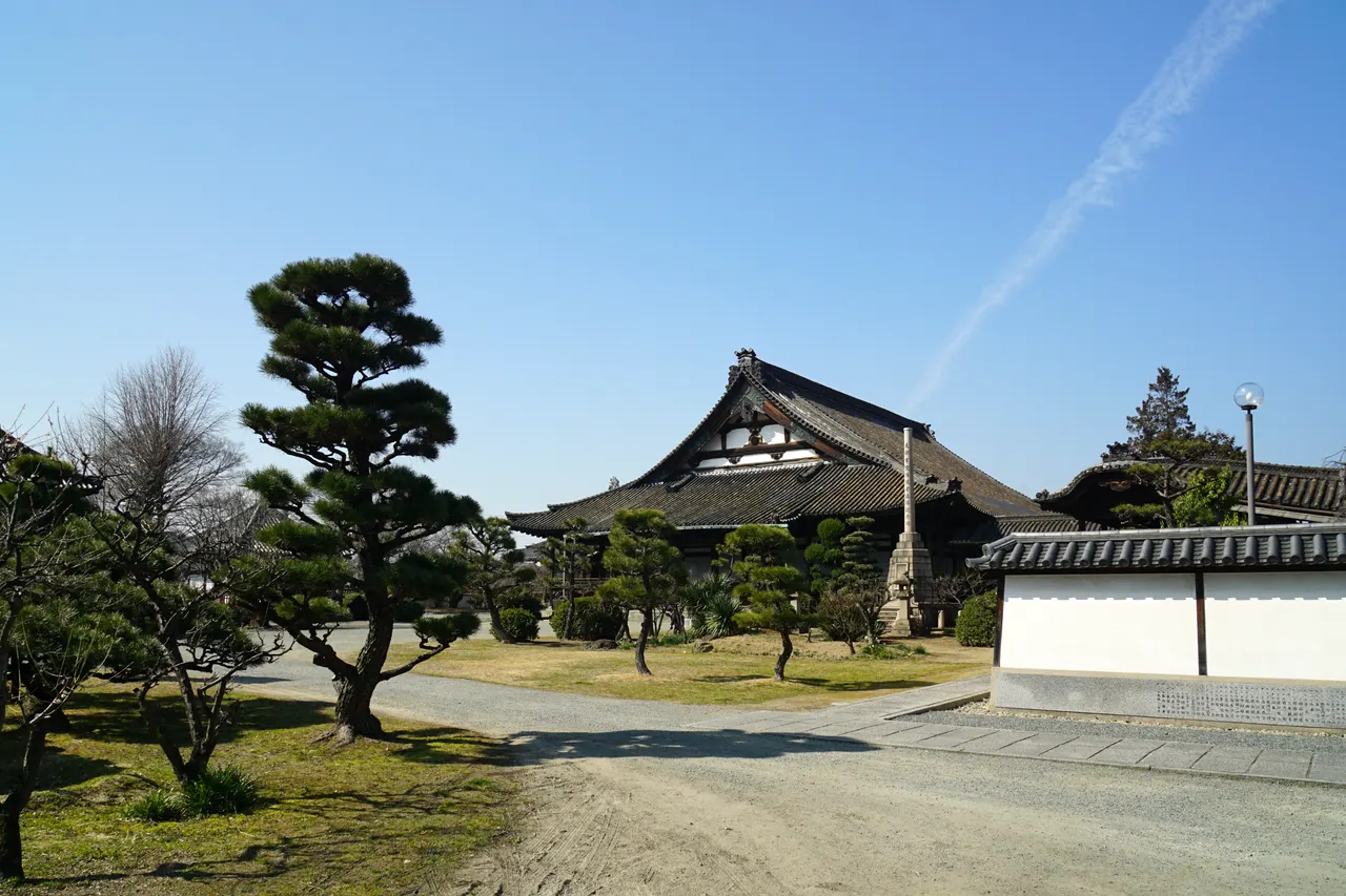 亀山本徳寺