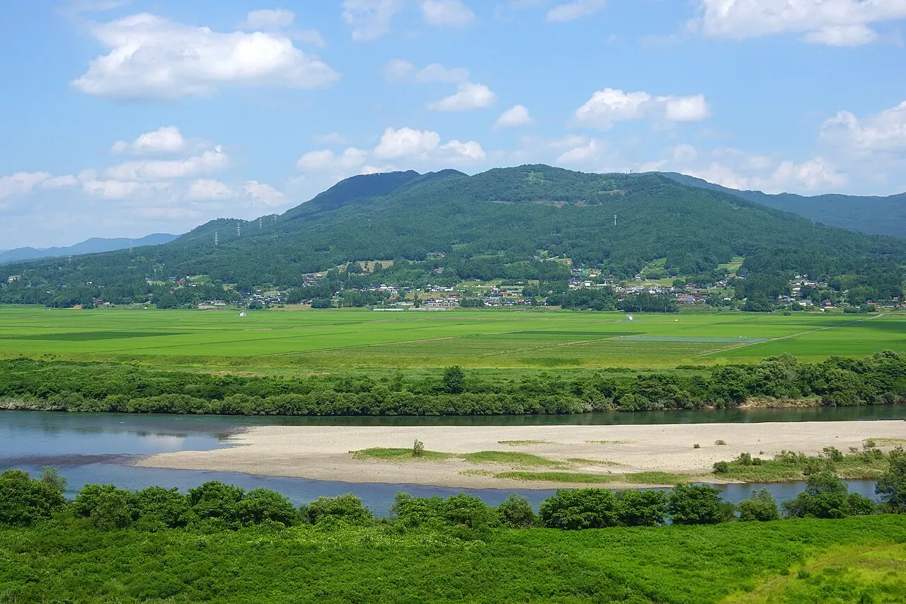 束稲山