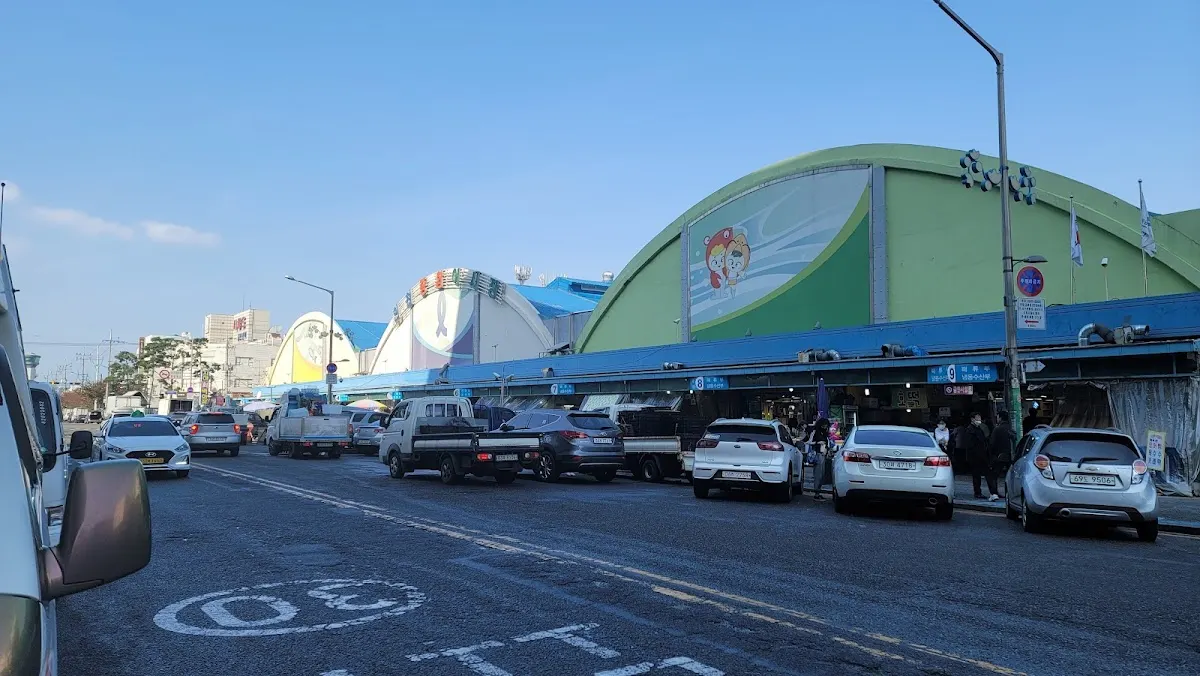 인천 종합어시장(仁川総合魚市場)