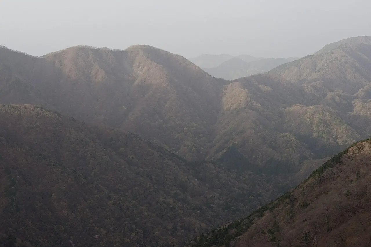 鍋割山