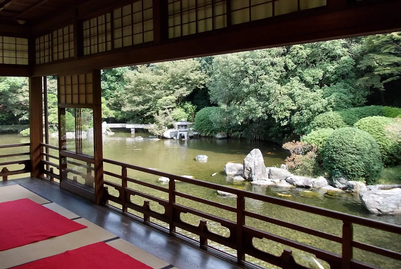 福岡・日本庭園でしっとり紅葉鑑賞と抹茶体験！1泊2日モデルコース