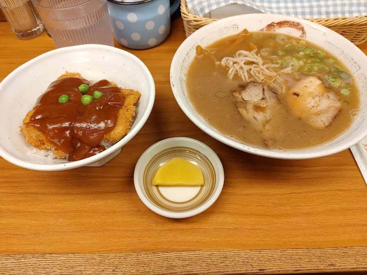 食堂やまと(やまと)